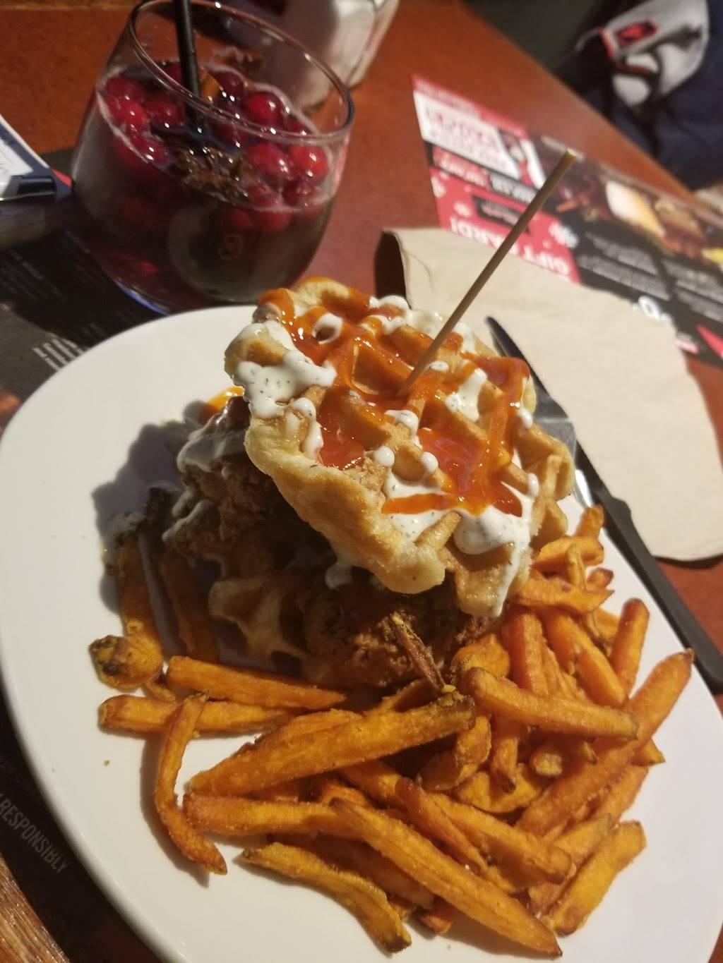 St. Louis Bar & Grill | restaurant | 580 King St W Unit 1, Oshawa, ON L1J 7J1, Canada | 9057287777 OR +1 905-728-7777