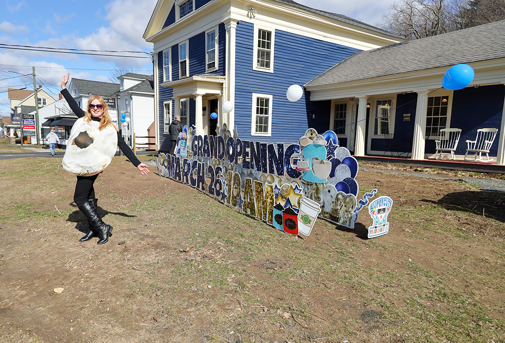 The Blue House Bagel Co. & Cafe | cafe | 161 Albany Turnpike, Canton, CT 06019, USA | 8603522936 OR +1 860-352-2936