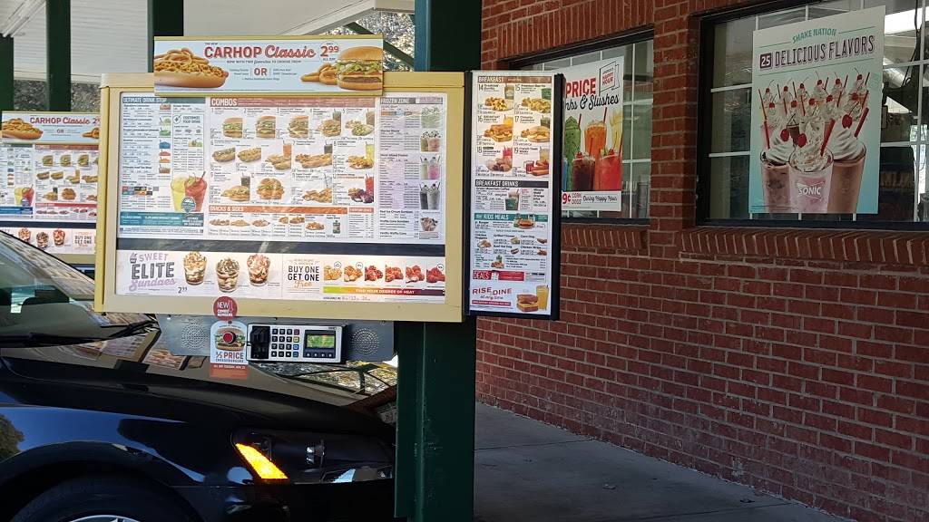 Sonic Drive-In | restaurant | 700 Cayman Ave, Holly Springs, NC 27540, USA | 9195672555 OR +1 919-567-2555