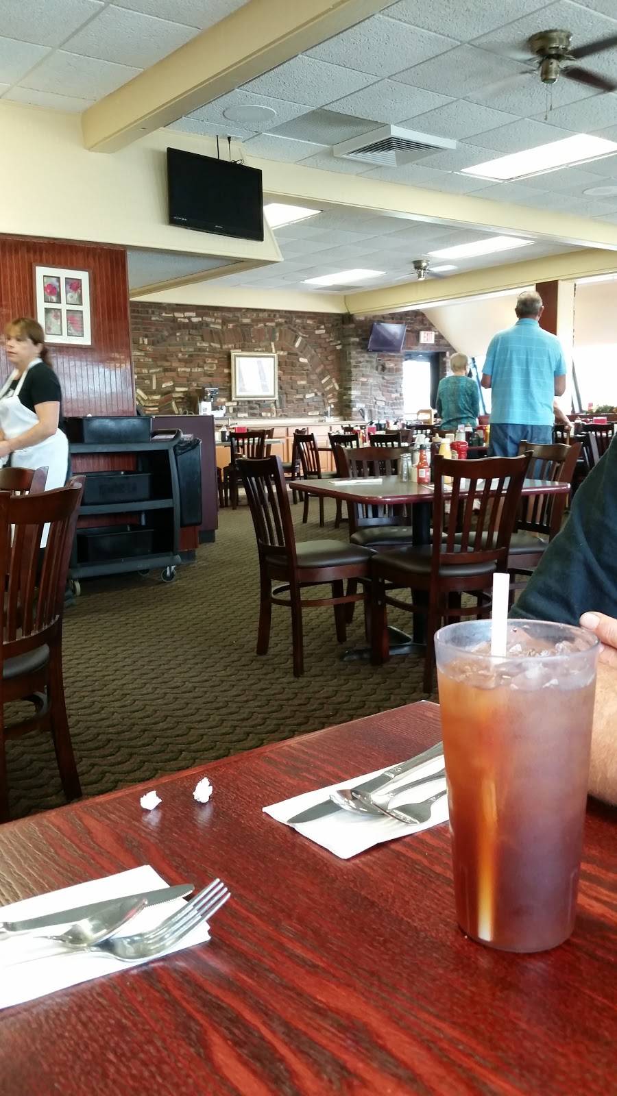 American Table Family Restaurant | restaurant | 603 Plaza Dr, Fostoria, OH 44830, USA | 4194355275 OR +1 419-435-5275