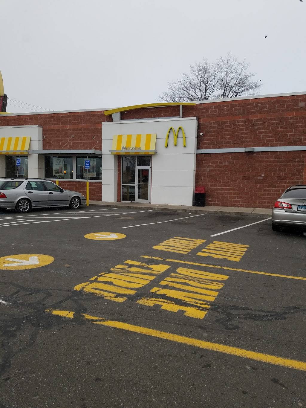 McDonalds | cafe | 280 Kimberly Ave, New Haven, CT 06519, USA | 2037761126 OR +1 203-776-1126