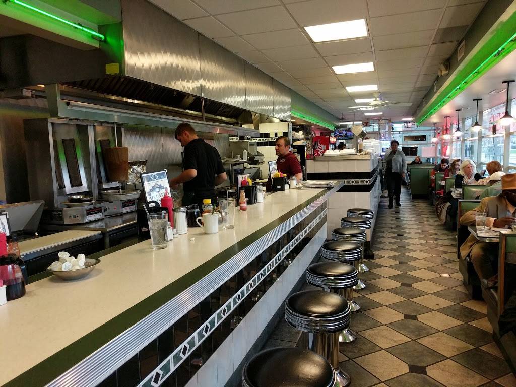Michaels Diner At Shaker Square | restaurant | 13051 Shaker Blvd, Cleveland, OH 44120, USA | 2167520052 OR +1 216-752-0052