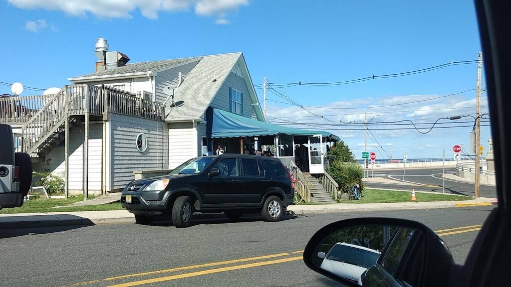 Off The Hook Restaurant and Bar | restaurant | 1 NJ-36, Highlands, NJ 07732, USA | 7328722006 OR +1 732-872-2006