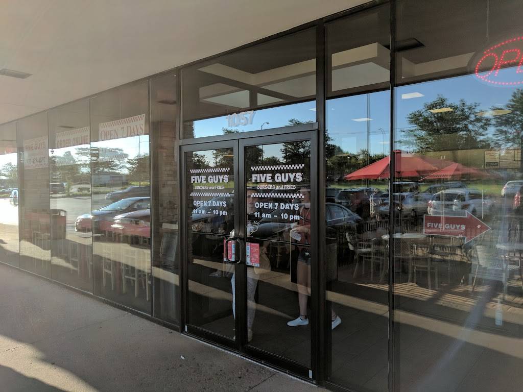 Five Guys | meal takeaway | 1057 Miamisburg Centerville Rd, Centerville, OH 45459, USA | 9374284897 OR +1 937-428-4897