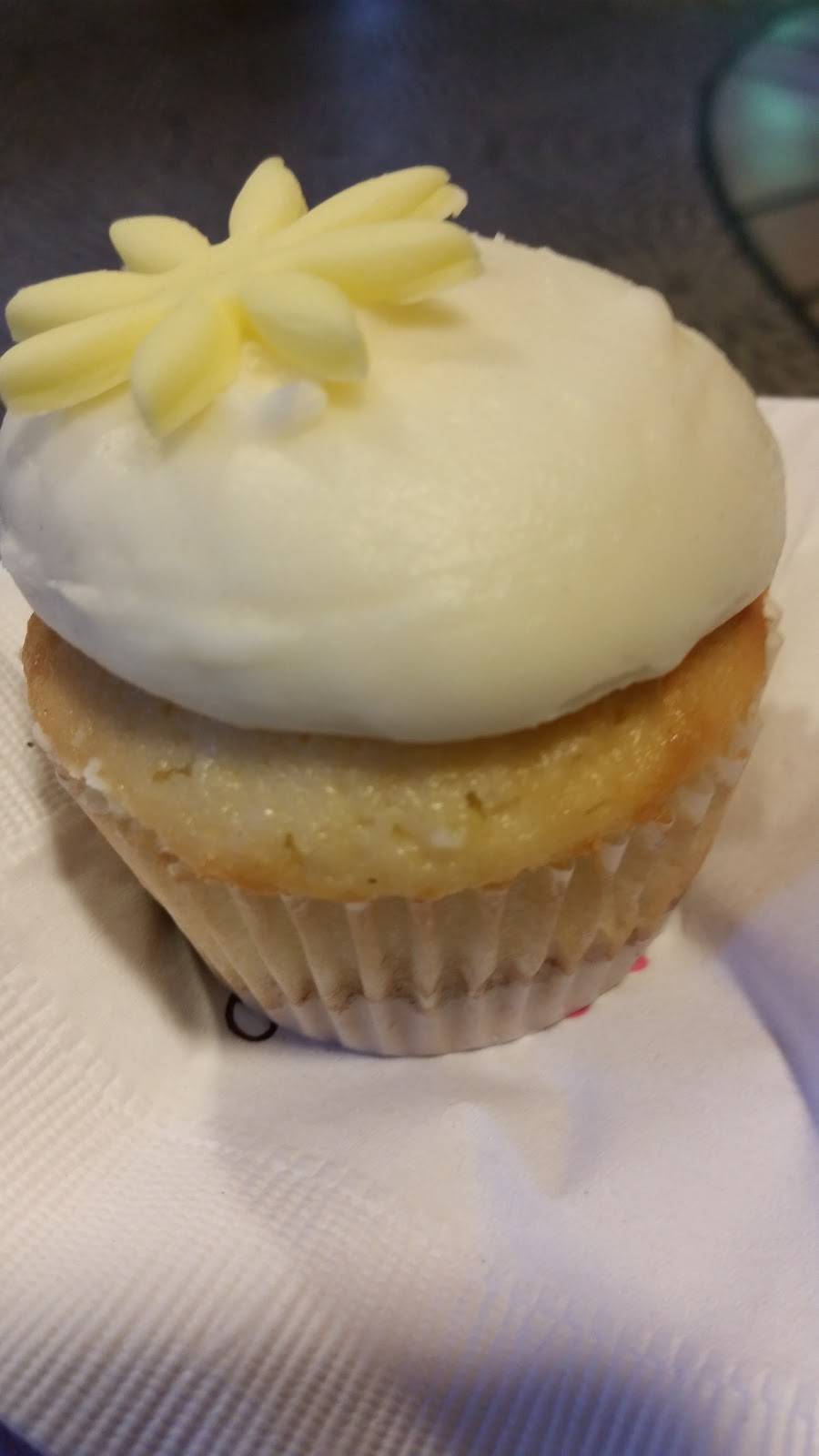 Karas Cupcakes | bakery | Three Embarcadero Center, San Francisco, CA 94111, USA | 4153912588 OR +1 415-391-2588