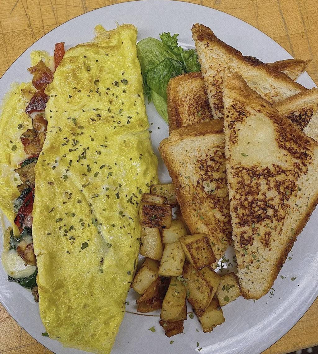 Oliver’s Café | restaurant | 681 Central St, Leominster, MA 01453, USA | 9787284156 OR +1 978-728-4156