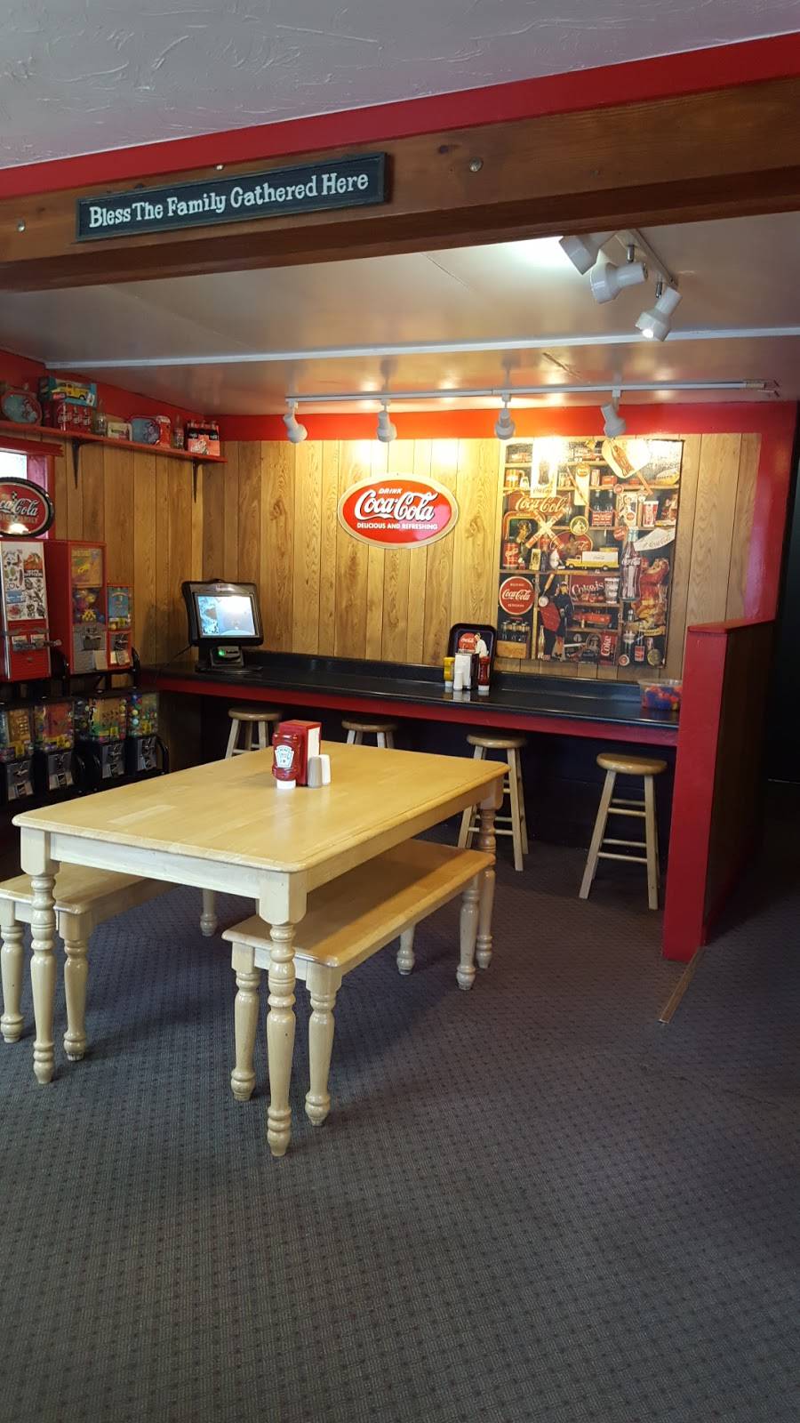 The Pretzel Hut | restaurant | 2224 Furnace Hills Pike, Newmanstown, PA 17073, USA | 7176274887 OR +1 717-627-4887