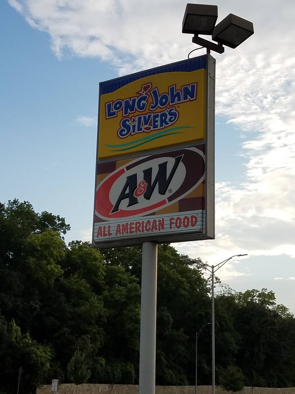Long John Silvers | restaurant | 9900 W 63rd St, Merriam, KS 66203, USA | 9138313585 OR +1 913-831-3585