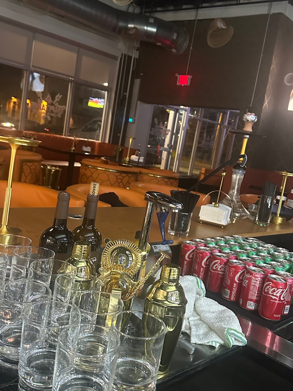 Capitaine Bar & Grill | restaurant | 2753 Rozzelles Ferry Rd, Charlotte, NC 28208, USA | 7042935311 OR +1 704-293-5311