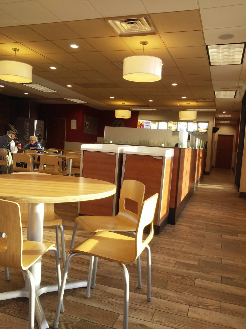 Wendys | restaurant | 223 E McGalliard Rd, Muncie, IN 47303, USA | 7652843996 OR +1 765-284-3996