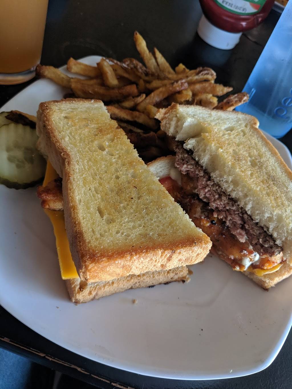 Brick Lot Pub & Grill | restaurant | 253 N 3rd Ave, Sturgeon Bay, WI 54235, USA | 9207439339 OR +1 920-743-9339