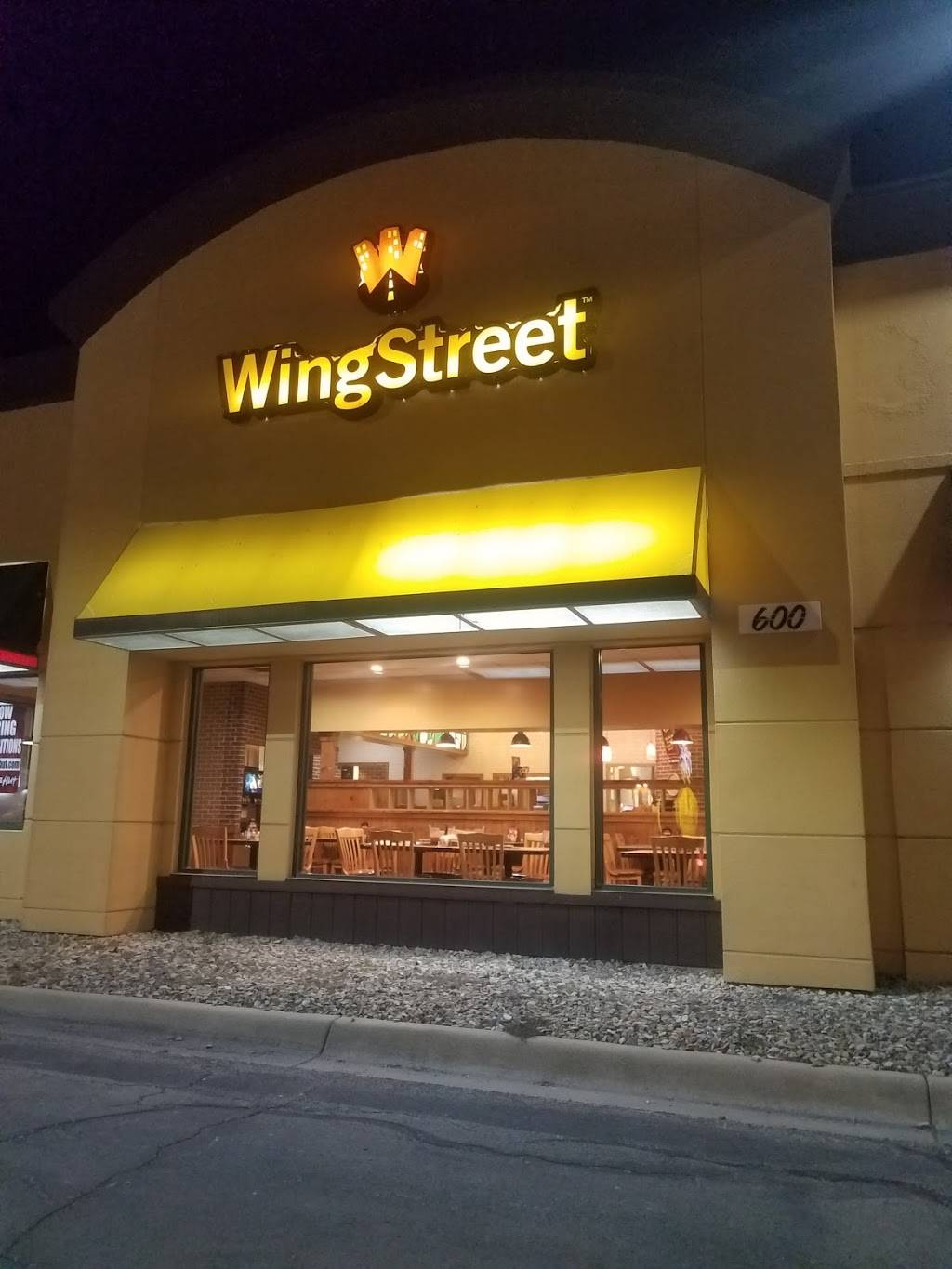 Pizza Hut | meal takeaway | 600 W 23rd St, Lawrence, KS 66046, USA | 7858433000 OR +1 785-843-3000