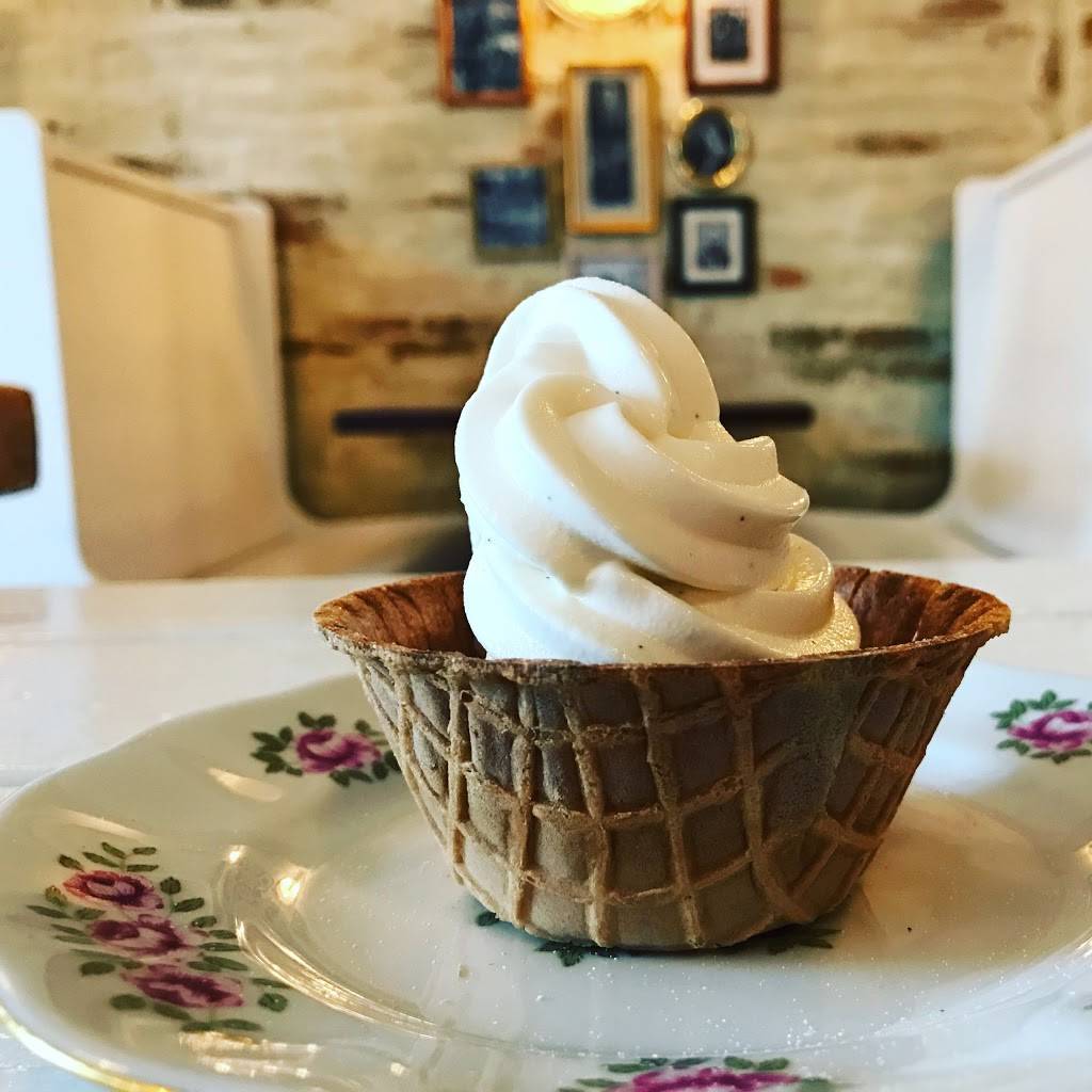 The Budlong Hot Chicken | meal takeaway | 1008 W Armitage Ave, Chicago, IL 60614, USA | 7732709005 OR +1 773-270-9005