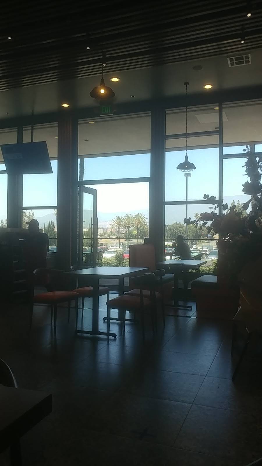 Win wings | restaurant | 2098 N Montclair Plaza Ln, Montclair, CA 91763, USA | 9097417115 OR +1 909-741-7115