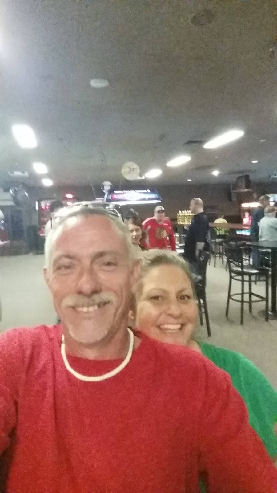 Sharkys Bar & Grill | restaurant | 2902 E Kimberly Rd, Davenport, IA 52807, USA | 5633597225 OR +1 563-359-7225