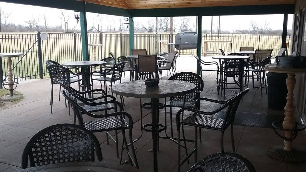 Vinnys Drive Bar | restaurant | 707 N Lynhurst Dr, Indianapolis, IN 46224, USA | 3176729610 OR +1 317-672-9610