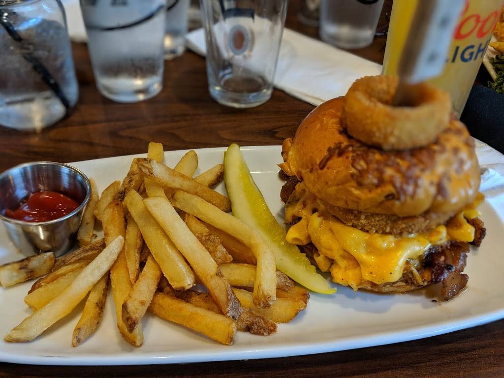 Radius | restaurant | 15 E Lincolnway, Valparaiso, IN 46383, USA | 2192992551 OR +1 219-299-2551