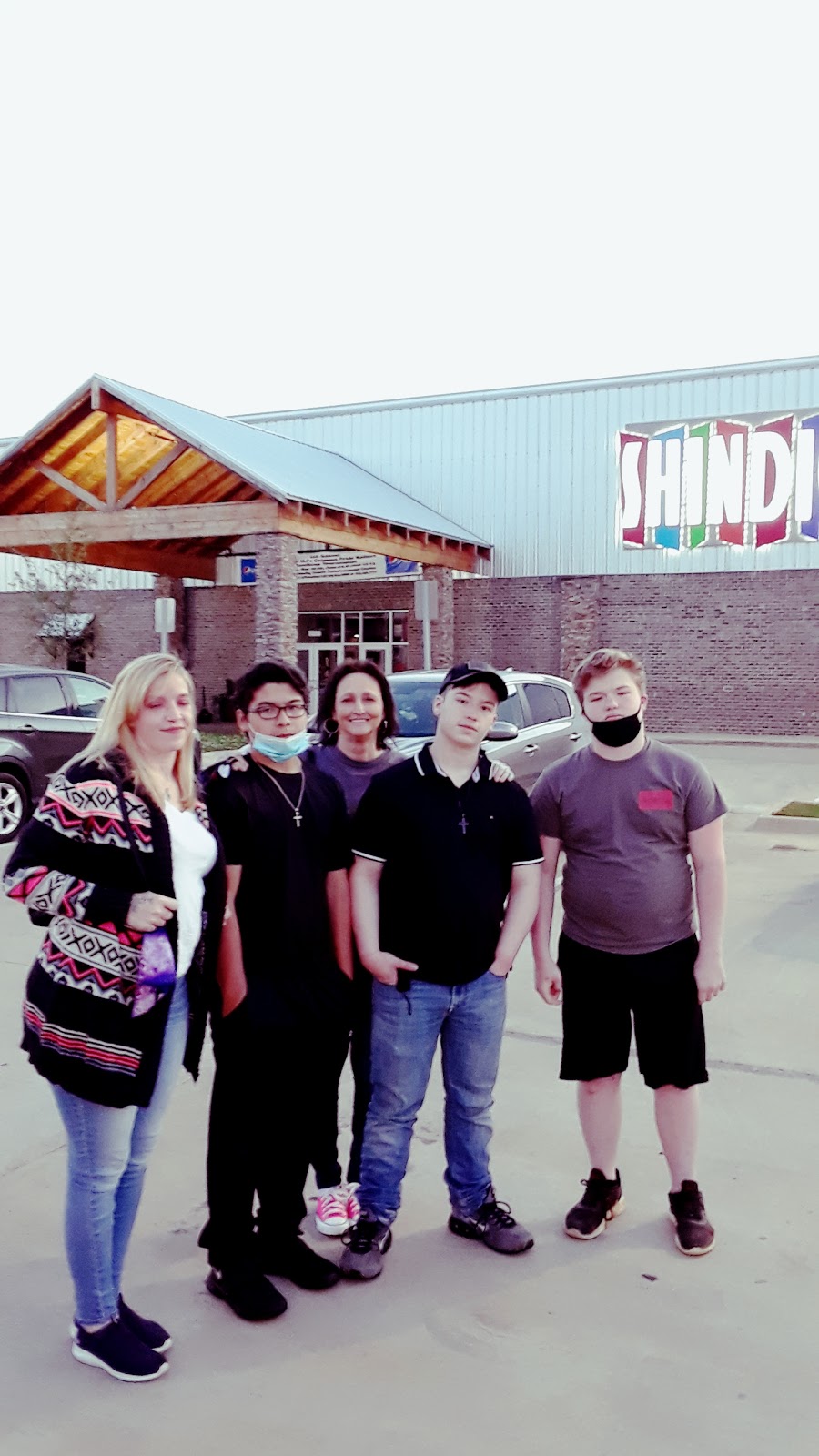 Shindig Family Entertainment Center | restaurant | 5800 McFarland Blvd E, Tuscaloosa, AL 35405, USA | 2056507777 OR +1 205-650-7777