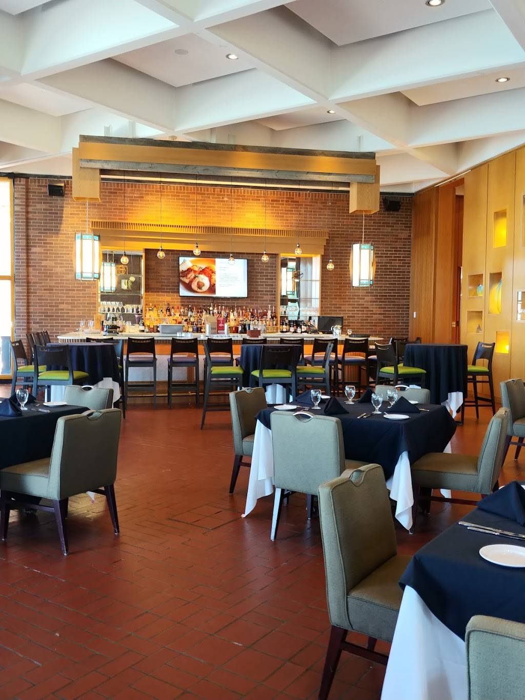 Windsor Club | restaurant | 2072 Riverside Dr E, Windsor, ON N8Y 4S5, Canada | 5192581465 OR +1 519-258-1465