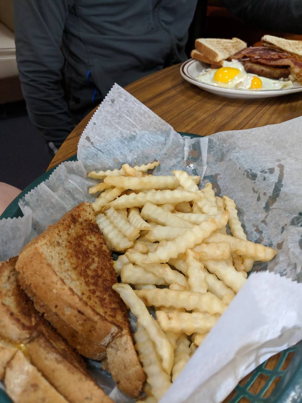 Cherokee Restaurant | restaurant | 1971 W Sherman Blvd, Muskegon, MI 49441, USA | 2317597006 OR +1 231-759-7006