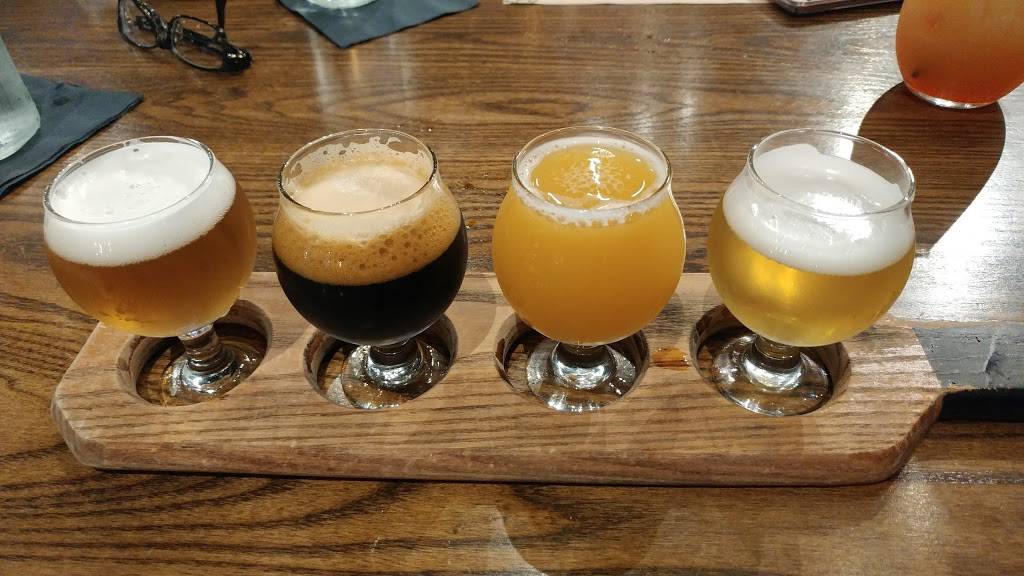 Mavericks | restaurant | 42820 Ford Rd, Canton, MI 48187, USA | 7348440616 OR +1 734-844-0616