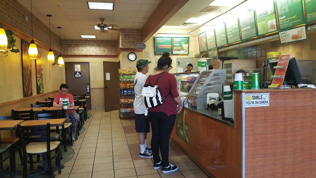Subway Restaurants | restaurant | 1916 Cable St, San Diego, CA 92107, USA | 6192251072 OR +1 619-225-1072