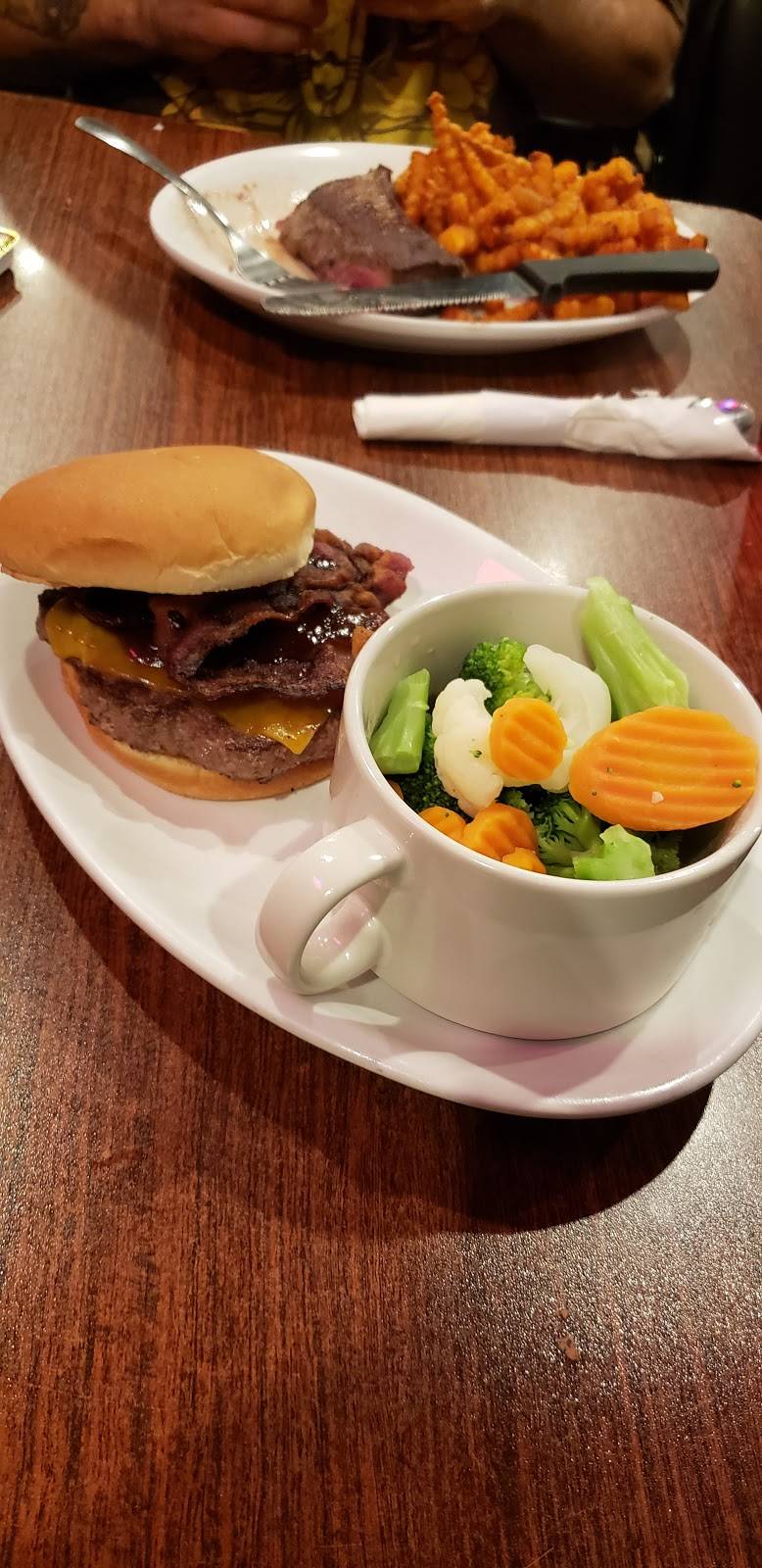 The Break Room Sports Bar & Grill | restaurant | 1123 Superior Ave, Tomah, WI 54660, USA | 6083722711 OR +1 608-372-2711