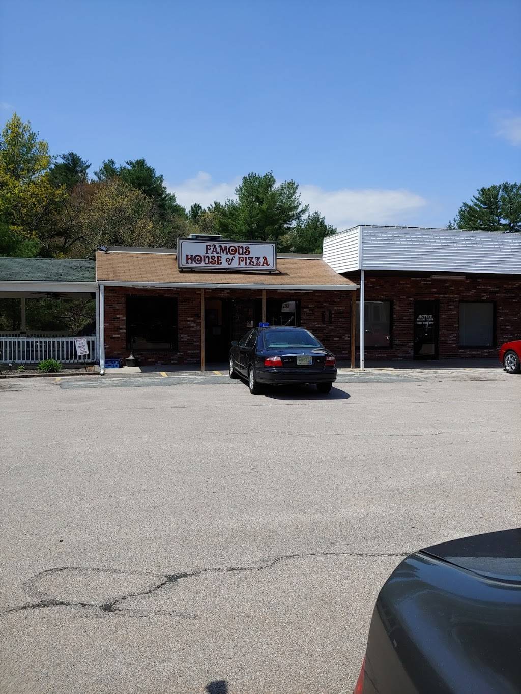 Famous House of Pizza | restaurant | 40 N Main St, Bellingham, MA 02019, USA | 5089661972 OR +1 508-966-1972