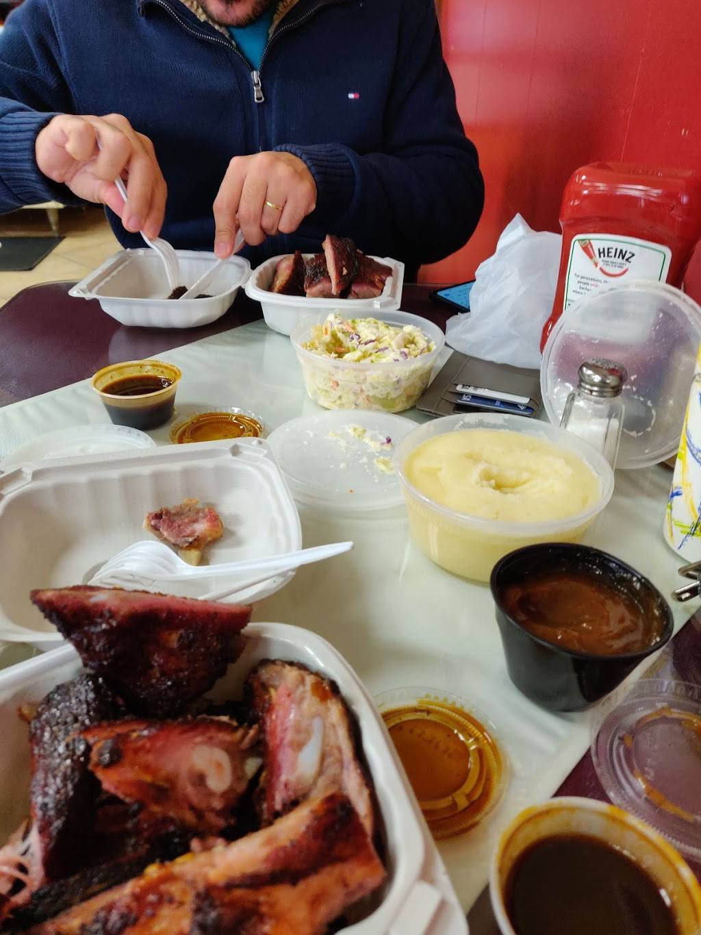 Leons Barbeque | restaurant | 9448 Lanham Severn Rd, Lanham, MD 20706, USA | 3015771322 OR +1 301-577-1322