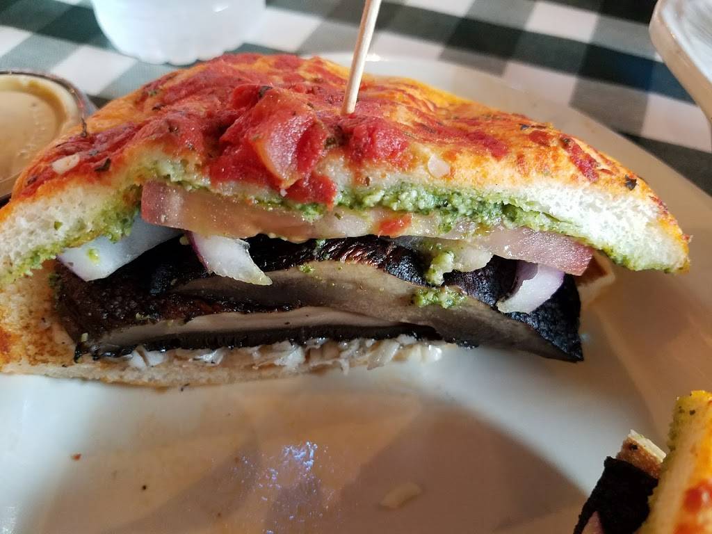 Portillos Hot Dogs | meal takeaway | 855 Cog Cir, Crystal Lake, IL 60014, USA | 8157880900 OR +1 815-788-0900