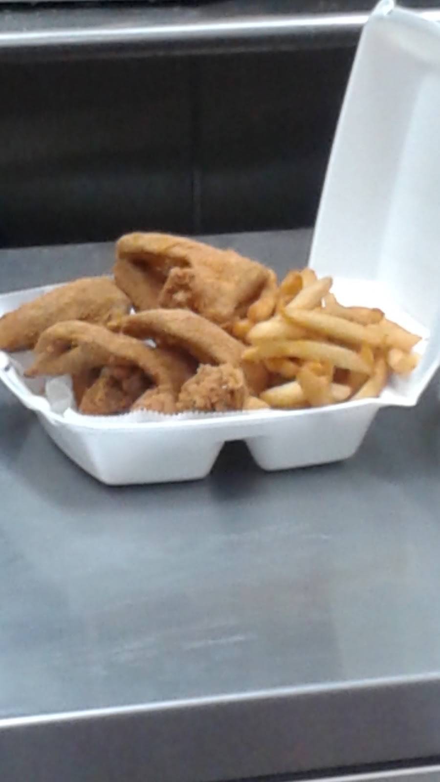 Sharks fish and chicken in Harvey IL | restaurant | 454 E 147th St, Harvey, IL 60426, USA | 7088311313 OR +1 708-831-1313