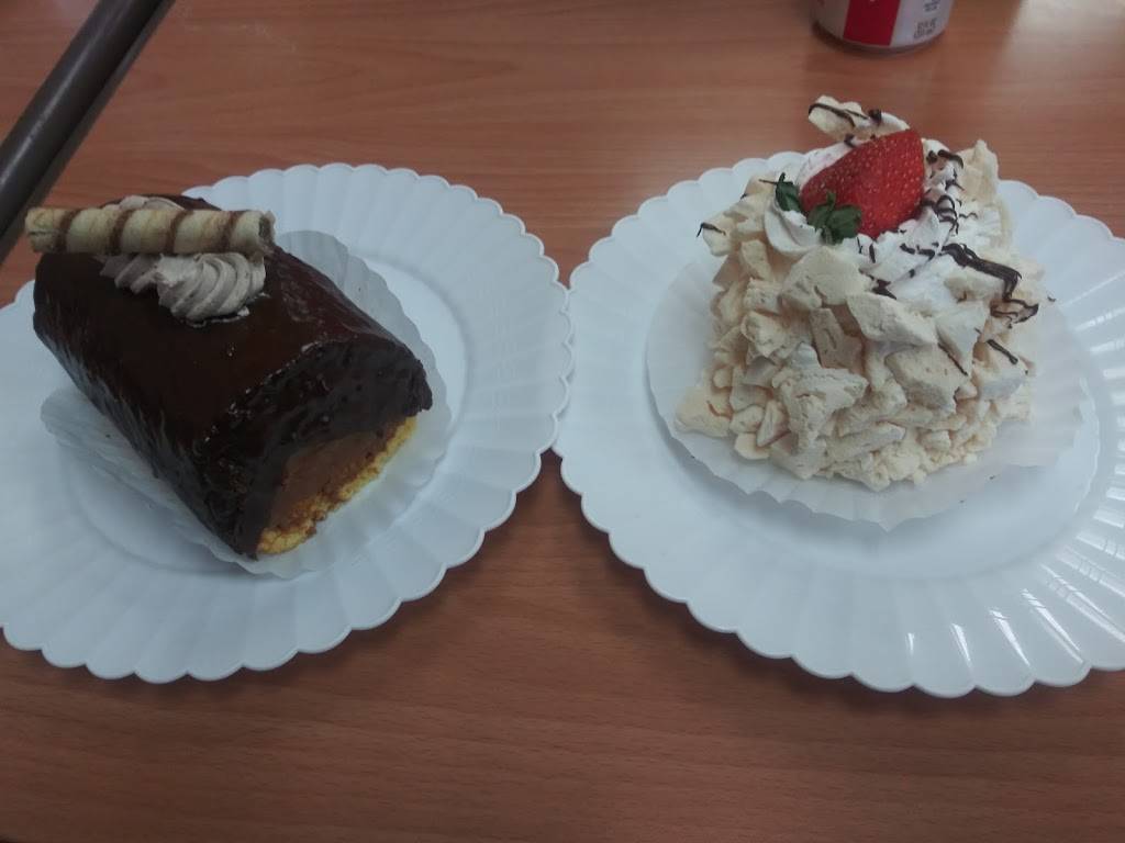 URUPILI Deli Restaurant & Pasteleria | restaurant | 518 Market St, Newark, NJ 07105, USA | 9733446891 OR +1 973-344-6891