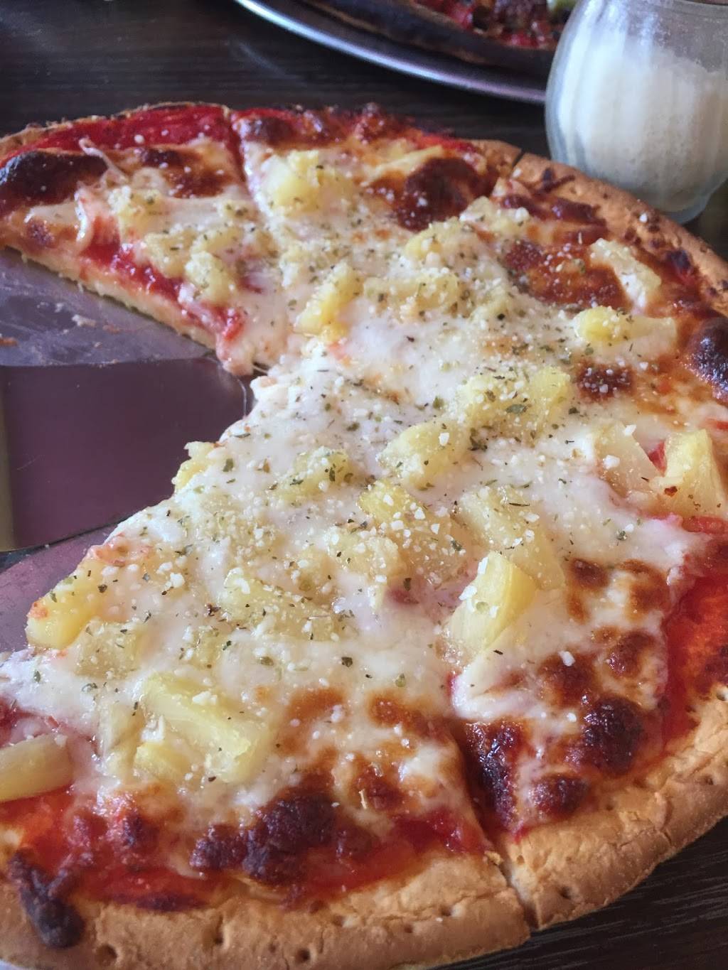 Najeras Pizza Place | restaurant | 146 N Main St, Dousman, WI 53118, USA | 2629653333 OR +1 262-965-3333