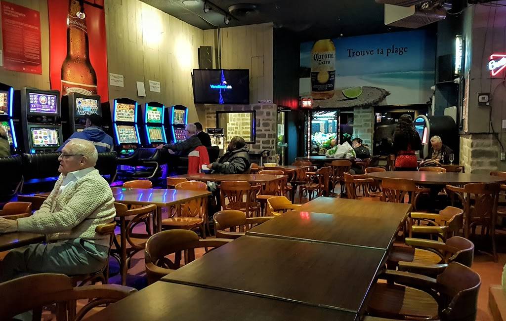 Pub Pare | restaurant | 7505 Boulevard Décarie, Montréal, QC H4P 2G9, Canada | 5147312106 OR +1 514-731-2106