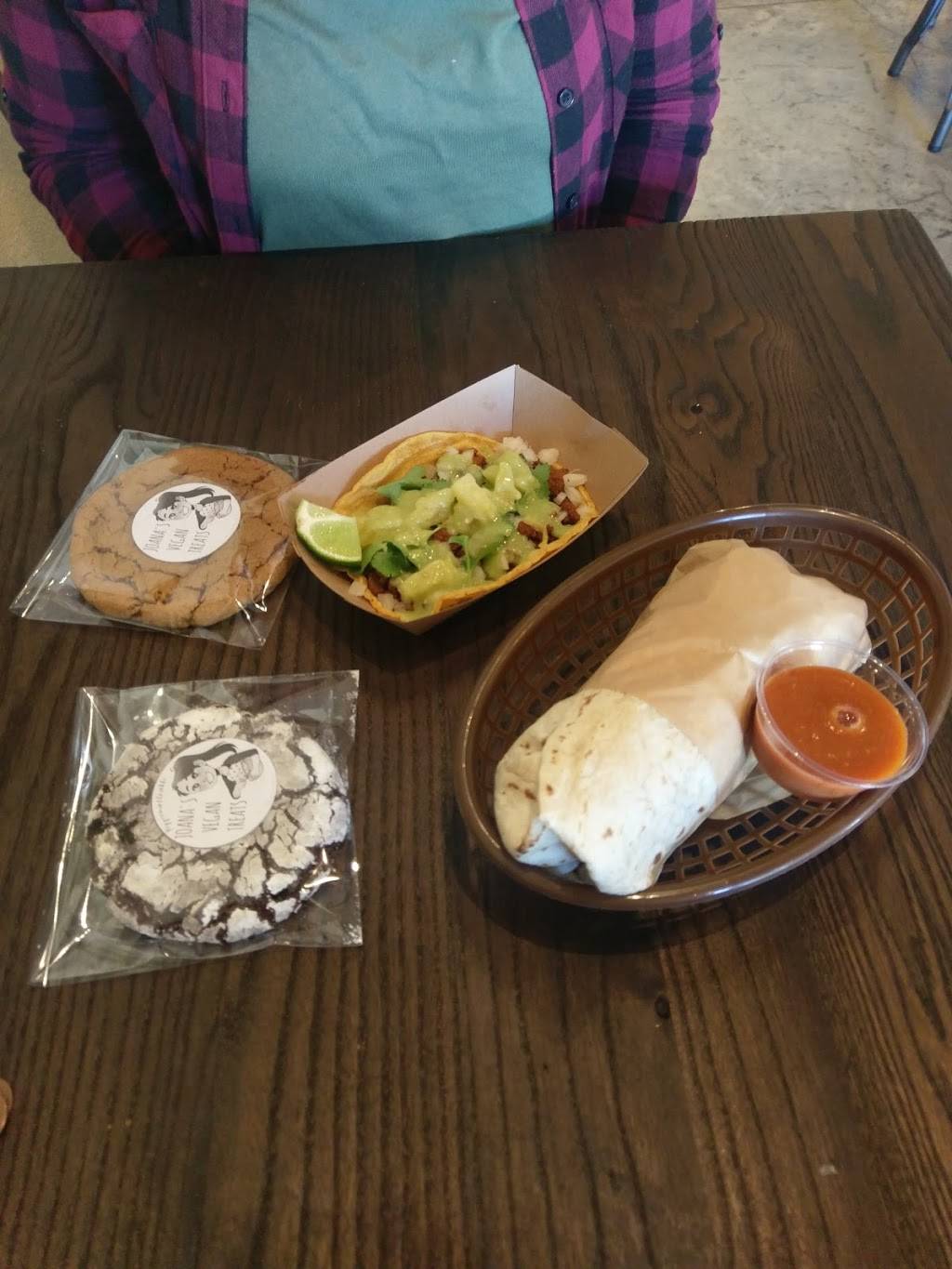 Mi Vegana Madre | restaurant | 5835 W Palmaire Ave suite e, Glendale, AZ 85301, USA | 6239340358 OR +1 623-934-0358