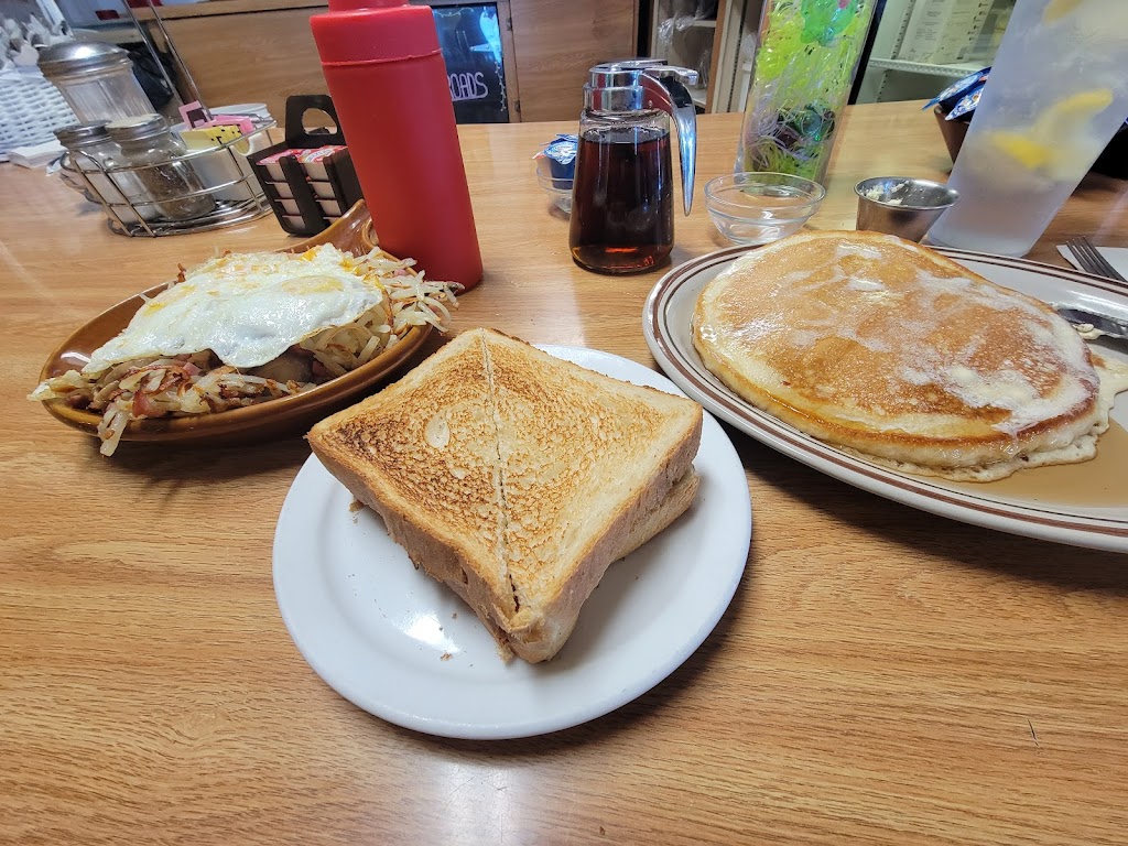 Crossroads at Mid-America Travel Plaza | restaurant | 16 N 5th Ave, Belle Fourche, SD 57717, USA | 6058922270 OR +1 605-892-2270