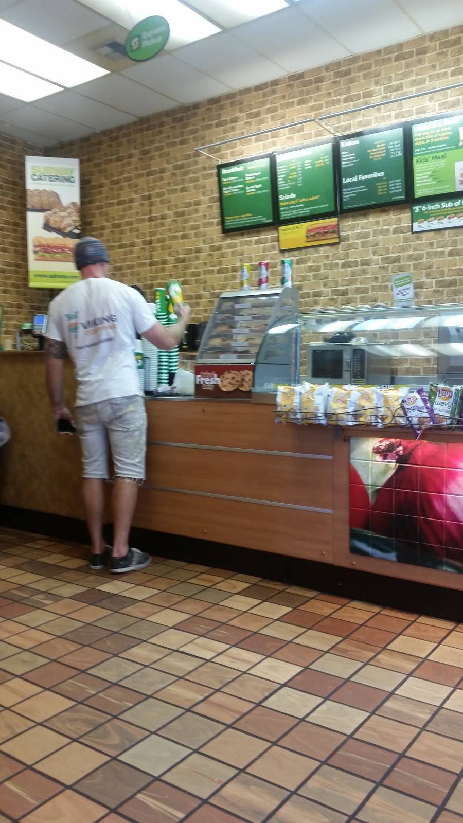 Subway | meal takeaway | 3320 W McGraw St, Seattle, WA 98199, USA | 2062856907 OR +1 206-285-6907