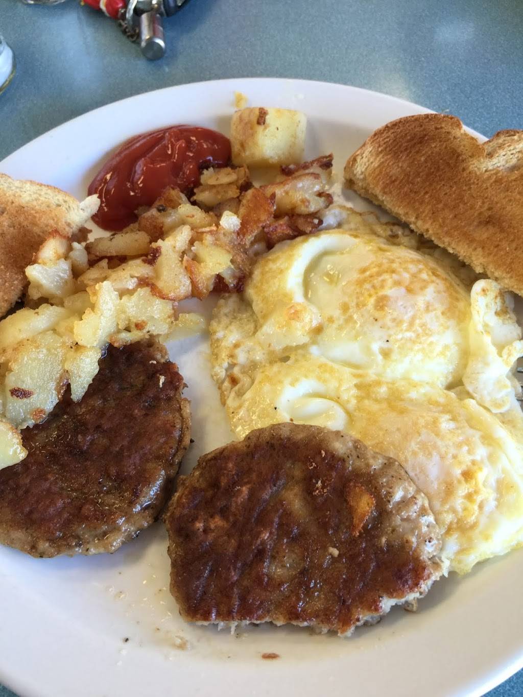 Bettys Restaurant | restaurant | 2539 US-131, Boyne Falls, MI 49713, USA | 2315492680 OR +1 231-549-2680