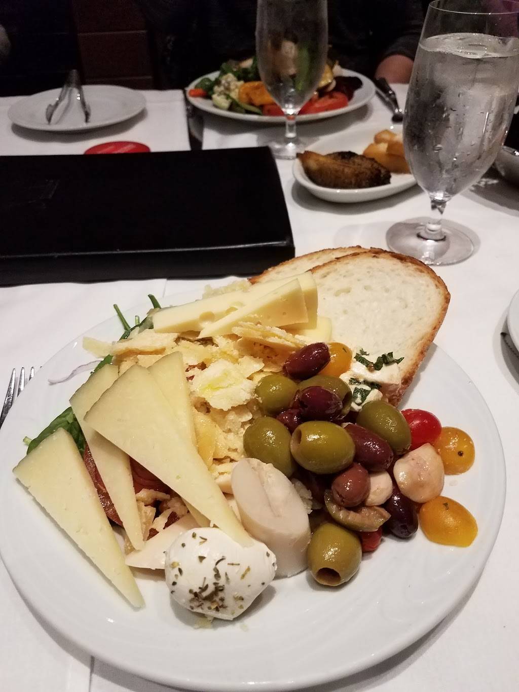 Fogo de Chão Brazilian Steakhouse | restaurant | 5460 Park Pl, Rosemont, IL 60018, USA | 8476787200 OR +1 847-678-7200