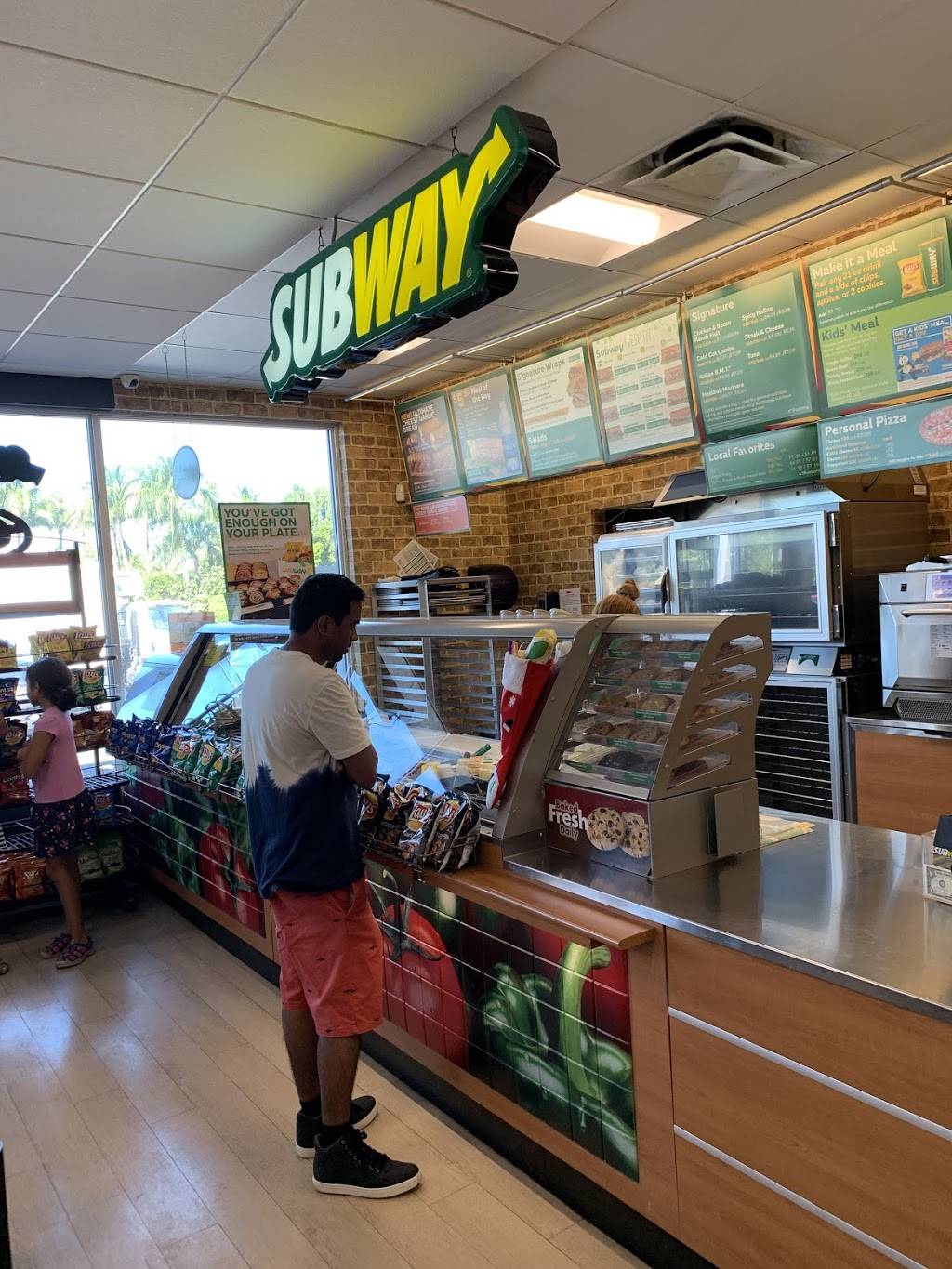 Subway | restaurant | 2565 Overseas Hwy, Marathon, FL 33050, USA | 3057434592 OR +1 305-743-4592