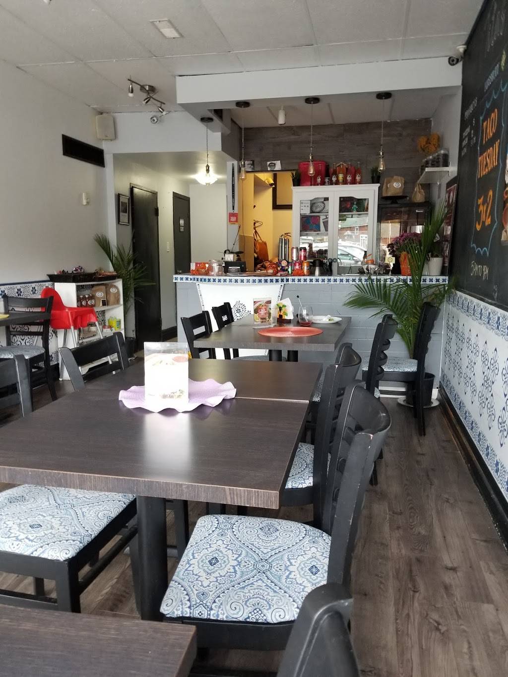 Titas Mexican Food | restaurant | 7-2491 Lake Shore Blvd W, Etobicoke, ON M8V 1C5, Canada | 6476938422 OR +1 647-693-8422