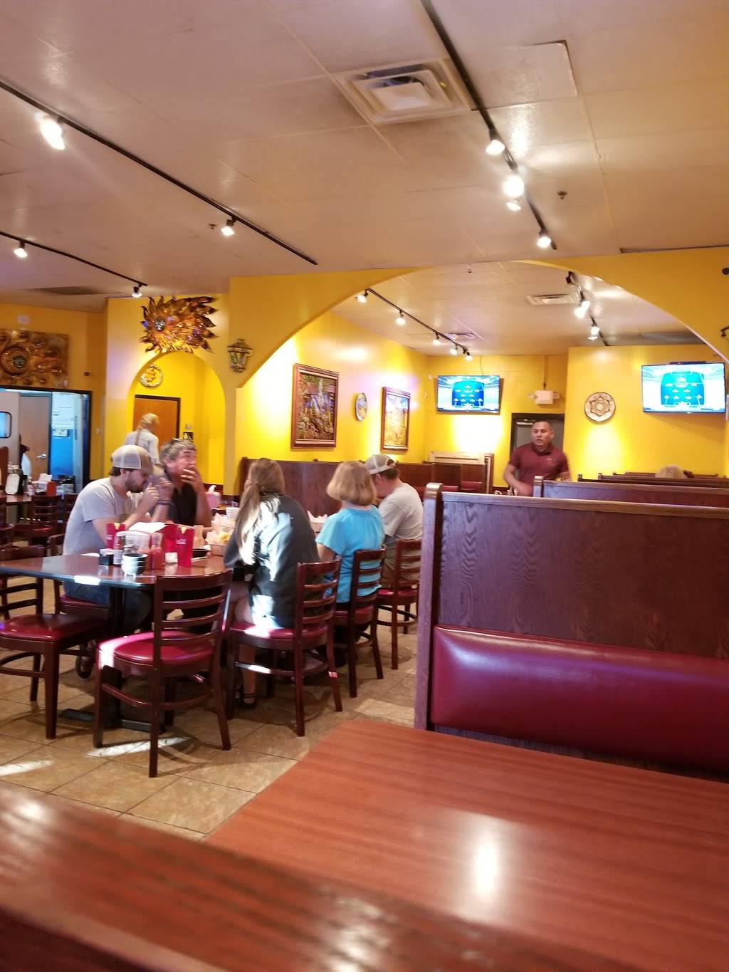 El Nopal | restaurant | 12937 Shelbyville Rd # 105, Louisville, KY 40243, USA | 5022536802 OR +1 502-253-6802