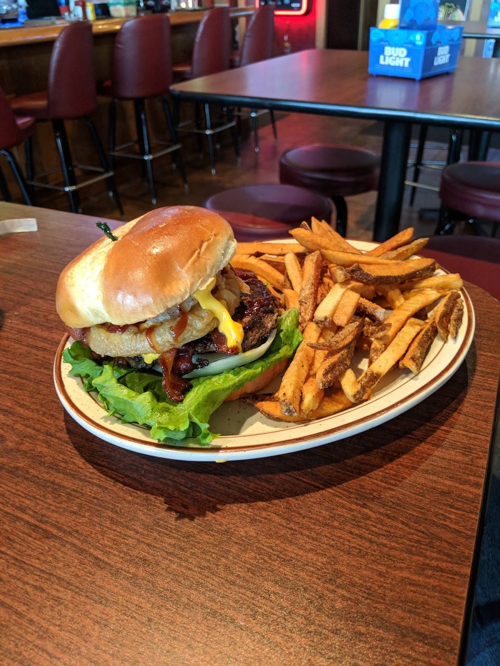 Braskys Bar & Grill | restaurant | 9901 N Knoxville Ave, Peoria, IL 61615, USA | 3092408422 OR +1 309-240-8422