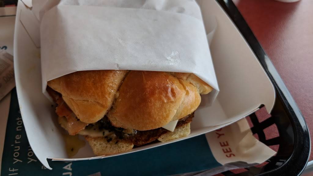 Jack in the Box | restaurant | 986 S Hwy Dr, Fenton, MO 63026, USA | 6363264084 OR +1 636-326-4084