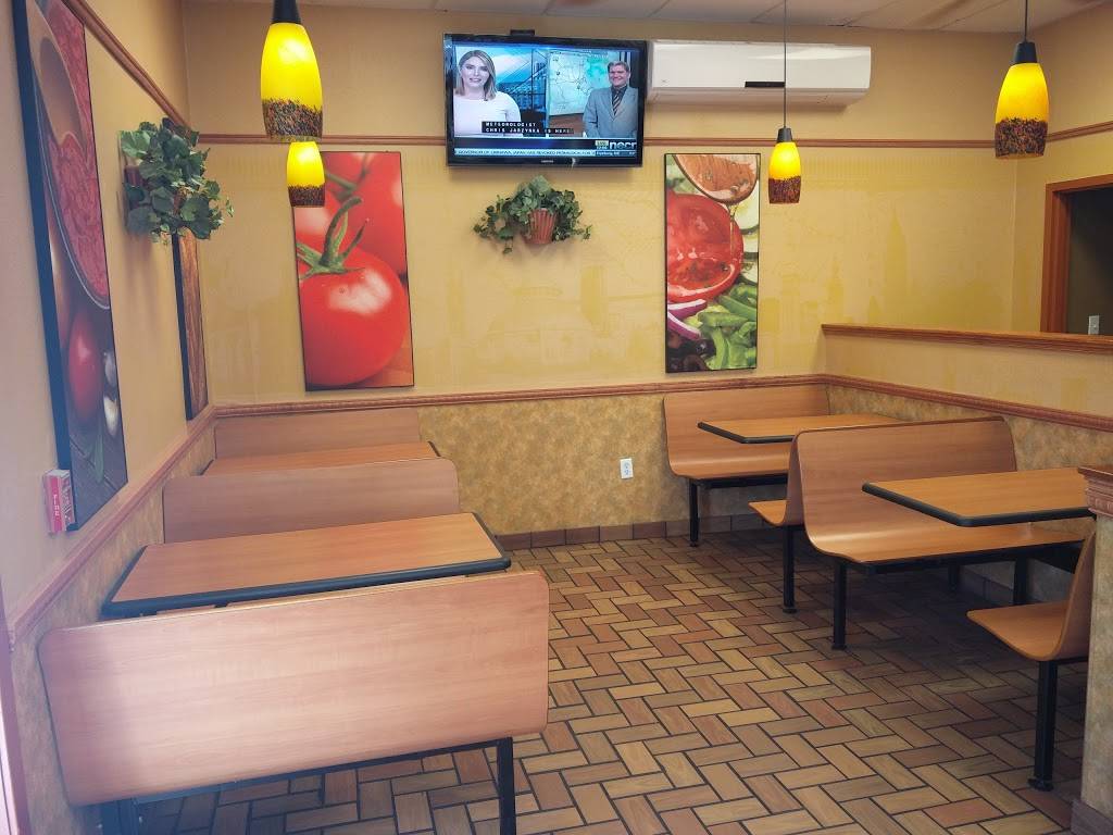 Subway | restaurant | 520-528 W Central St, Franklin, MA 02038, USA | 5085280345 OR +1 508-528-0345
