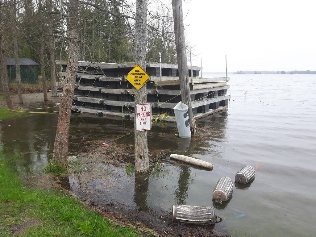 Silver Pines | restaurant | 1613 Kilworthy Rd, Kilworthy, ON P0E 1G0, Canada | 7056892813 OR +1 705-689-2813