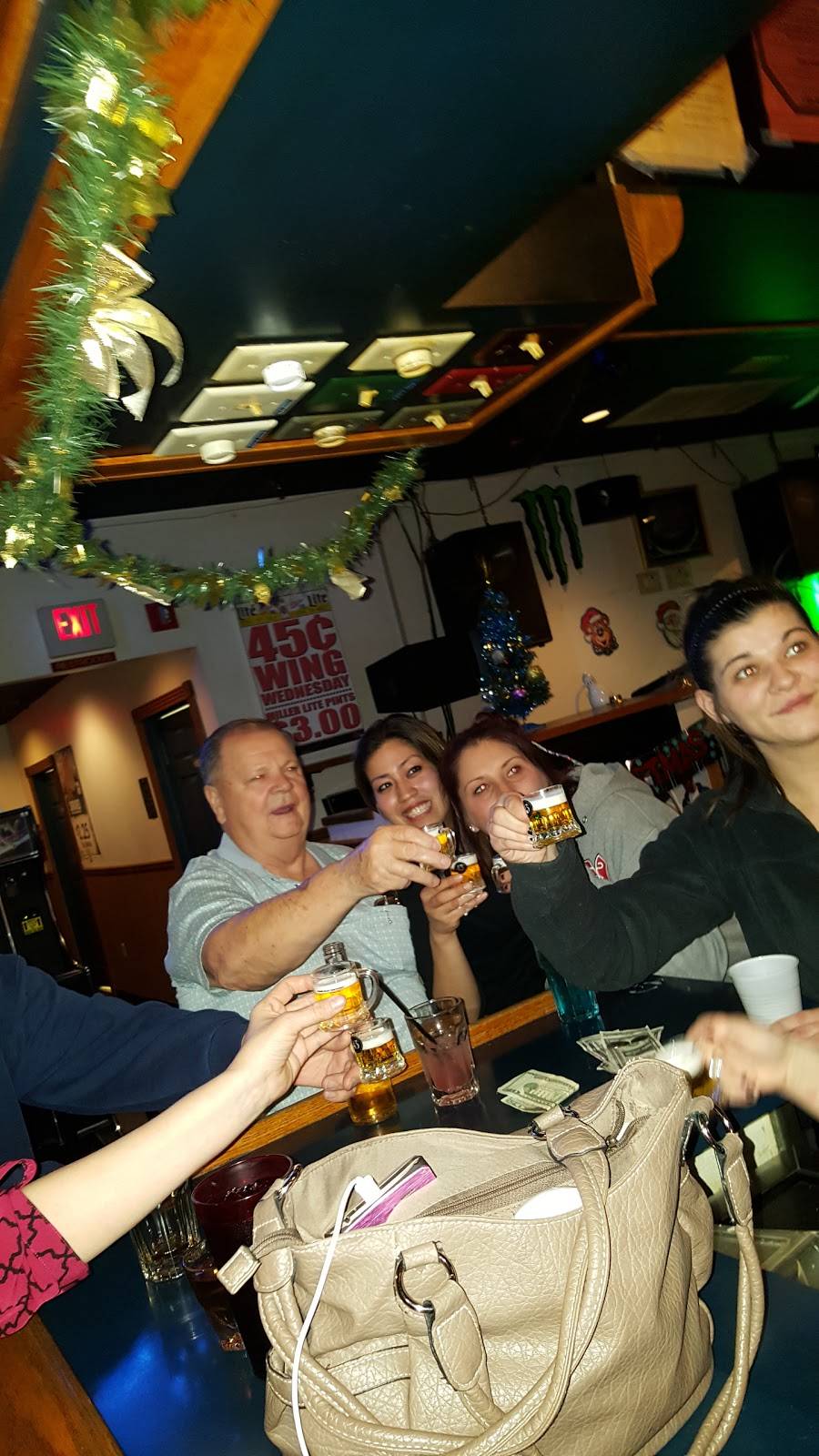 Deja Brew & Grisports | restaurant | 2059 Harshman Rd, Dayton, OH 45424, USA | 9372370237 OR +1 937-237-0237