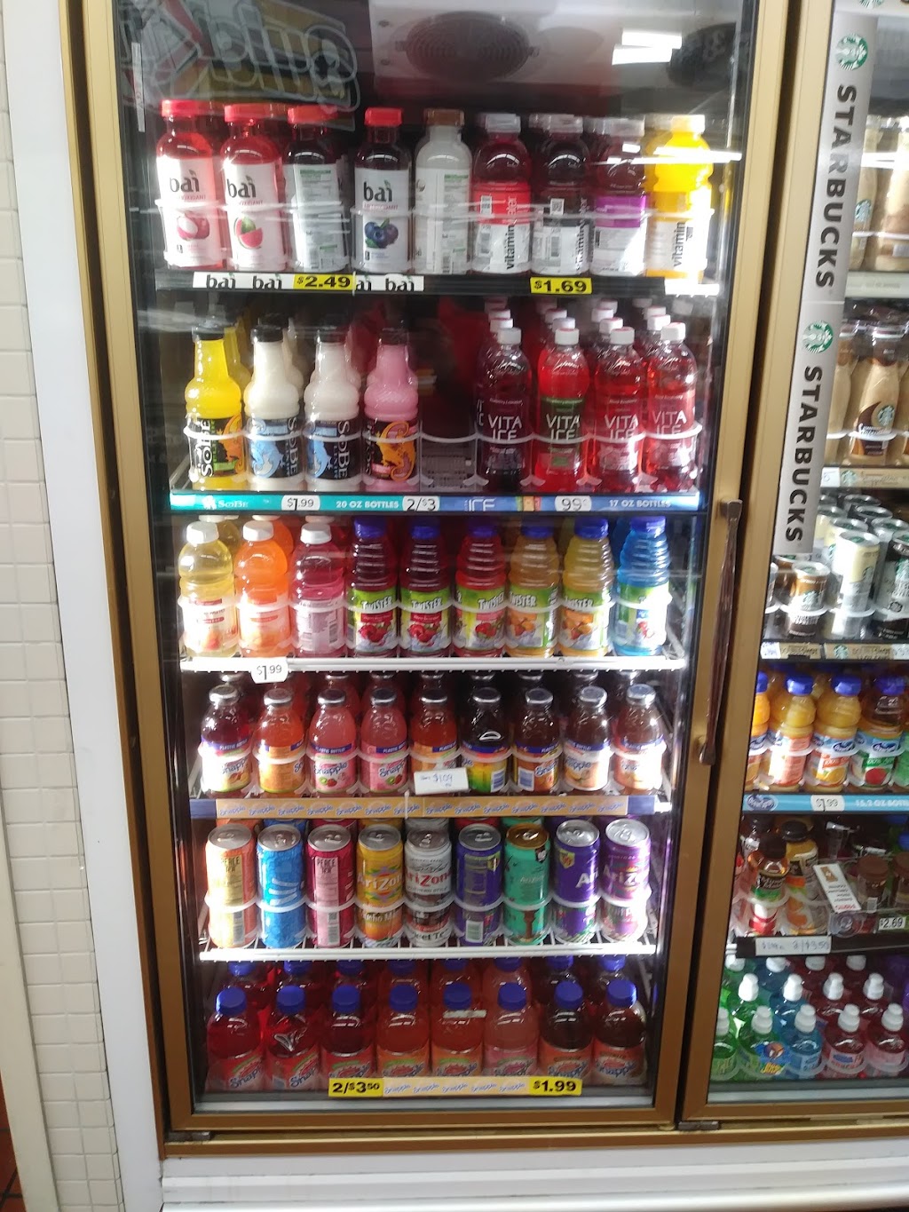 Fast Stop & Champs Chicken | restaurant | 945 S 55th St, Kansas City, KS 66106, USA | 9132875990 OR +1 913-287-5990