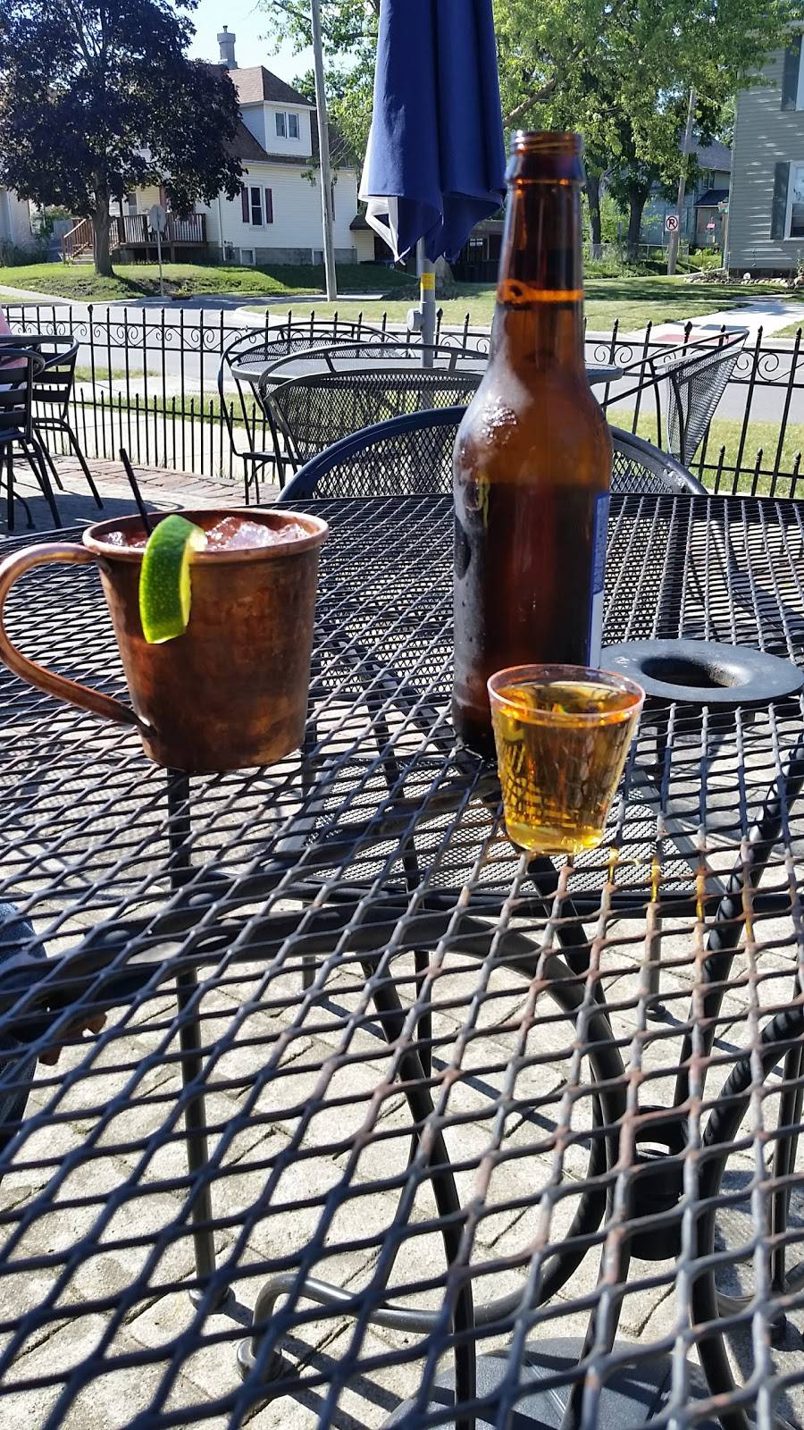 Leftis Neighborhood Bar & Grill | restaurant | 2001 2nd Ave N, Fort Dodge, IA 50501, USA | 5155765338 OR +1 515-576-5338