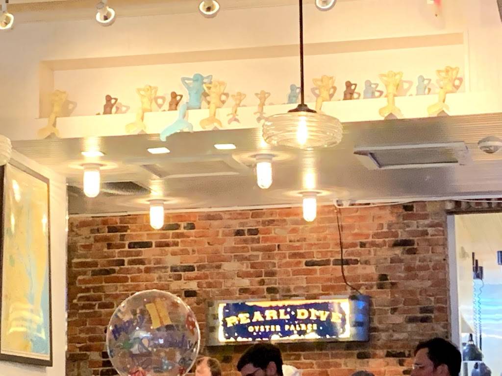 Pearl Dive Oyster Palace | restaurant | 1612 14th St NW, Washington, DC 20009, USA | 2023191612 OR +1 202-319-1612